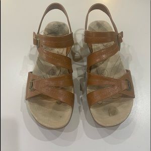 BareTraps Tan (Luggage color) low wedge sandal. Size 5. Excellent Condition!